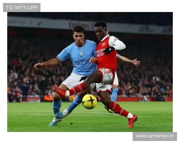 萨卡与福登：边路核心和中路组织者的功能差异分析