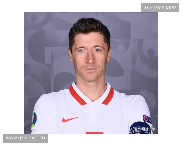 莱万多夫斯基在巴萨体系中的角色变化与战术适应解析