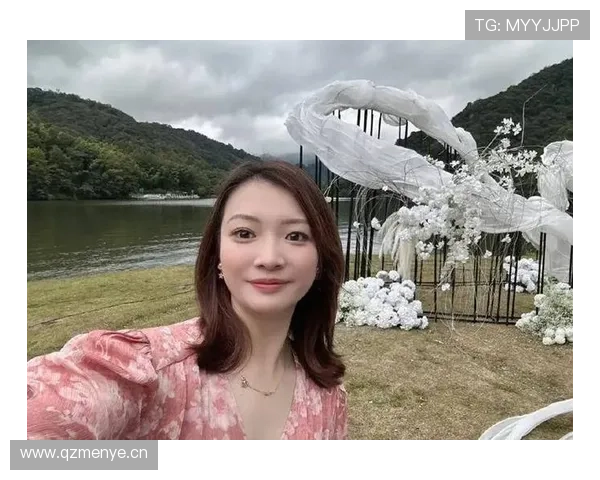 黄雅琼上场像冷面杀手，下了飞机像逛街博主，这反差真顶
